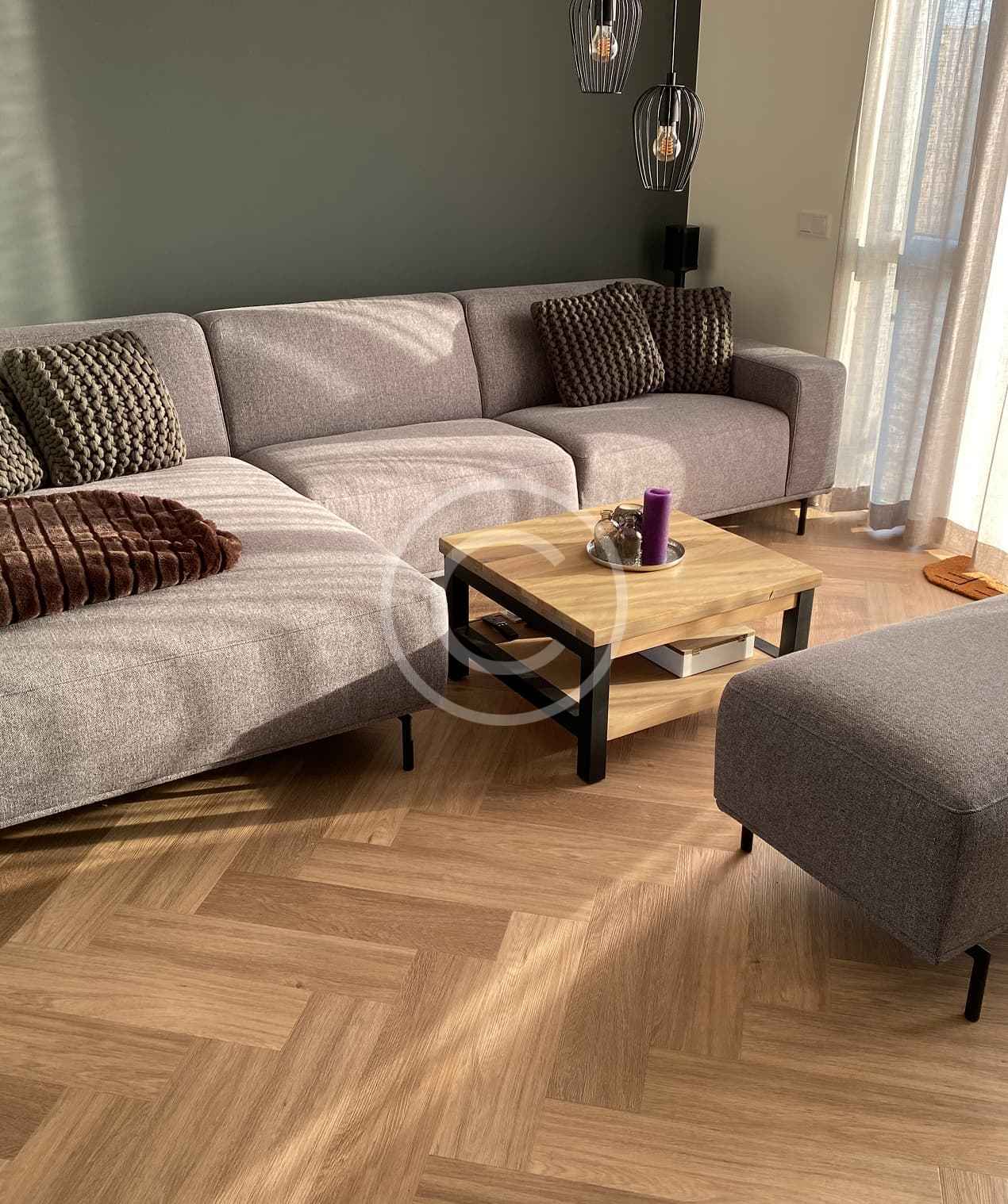 Warm oak herringbone laminate